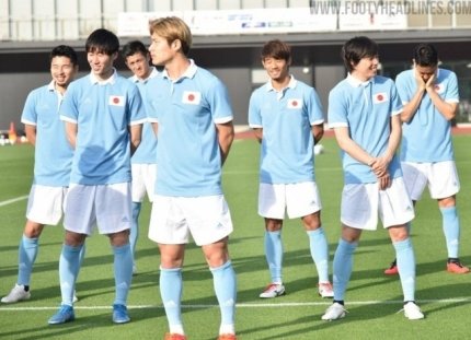 韓国人 サッカー日本代表の新ユニフォーム 100周年記念 をご覧ください ダサすぎるｗ 良いんだけど すっきりしてきれいだ 海外の反応 お隣速報